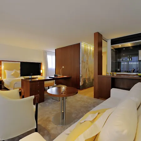 מלון Radisson Blu Hotel, 4*
