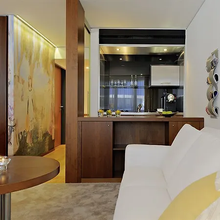 Radisson Blu Hotel, Otel